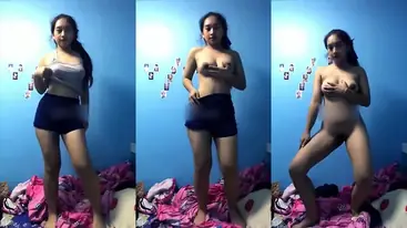 Bocil ABG Cantik Main Jari Sambil Pamer Toket Gede poster