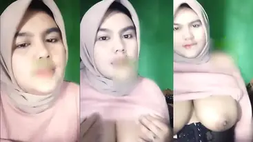 Bokep Jilbab Gaby Pamer Aset Jumbo Gemas poster