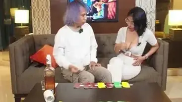 Cewek Genit Cantik Pasrah Bersetubuh Di Kasur poster
