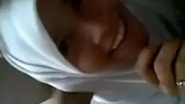 Di Isep Jilbab Putih Cantik Nan Manis poster