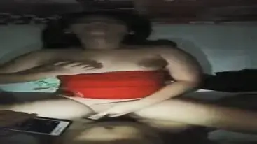 Dokumentasi Gadis Kemben Merah Cantik Kasur poster