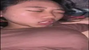 Gadis Cantik Pasrah Goyang Kasur Pacar Hot poster