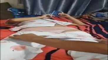 Gadis Cantik Pasrah Goyang Kasur Pelorot Celana poster