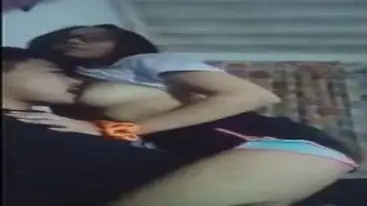 Gadis Cantik Pasrah Goyang Kasur Rumah Bareng Pacar poster
