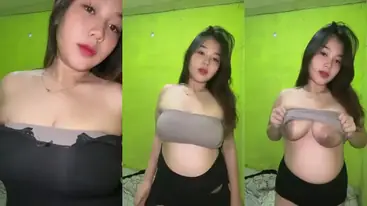Gadis Cantik Pasrah Servis Kasur Pijat Hot poster