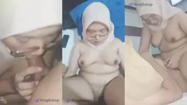 Hijab Chubby Kacamata Anak Pesantren poster