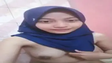 Melly Hijab Cantik Sange Dikamar Mandi 1 poster