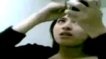 Silvi Manis Make-up Sambil Bugil Depan Cermin Kamar poster