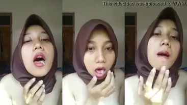 Ukhti Hijab Cantik Pasrah Servis Kasur Crot poster