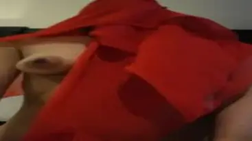 Ukhti Hijab Merah Cantik Pasrah Goyang Kasur poster