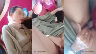 Ukhti Hijab Pasrah Digenjot Di Kamar Ruang Tamu poster