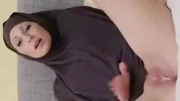 Ukhti Hijab Tante Cantik Pasrah Goyang Kasur poster